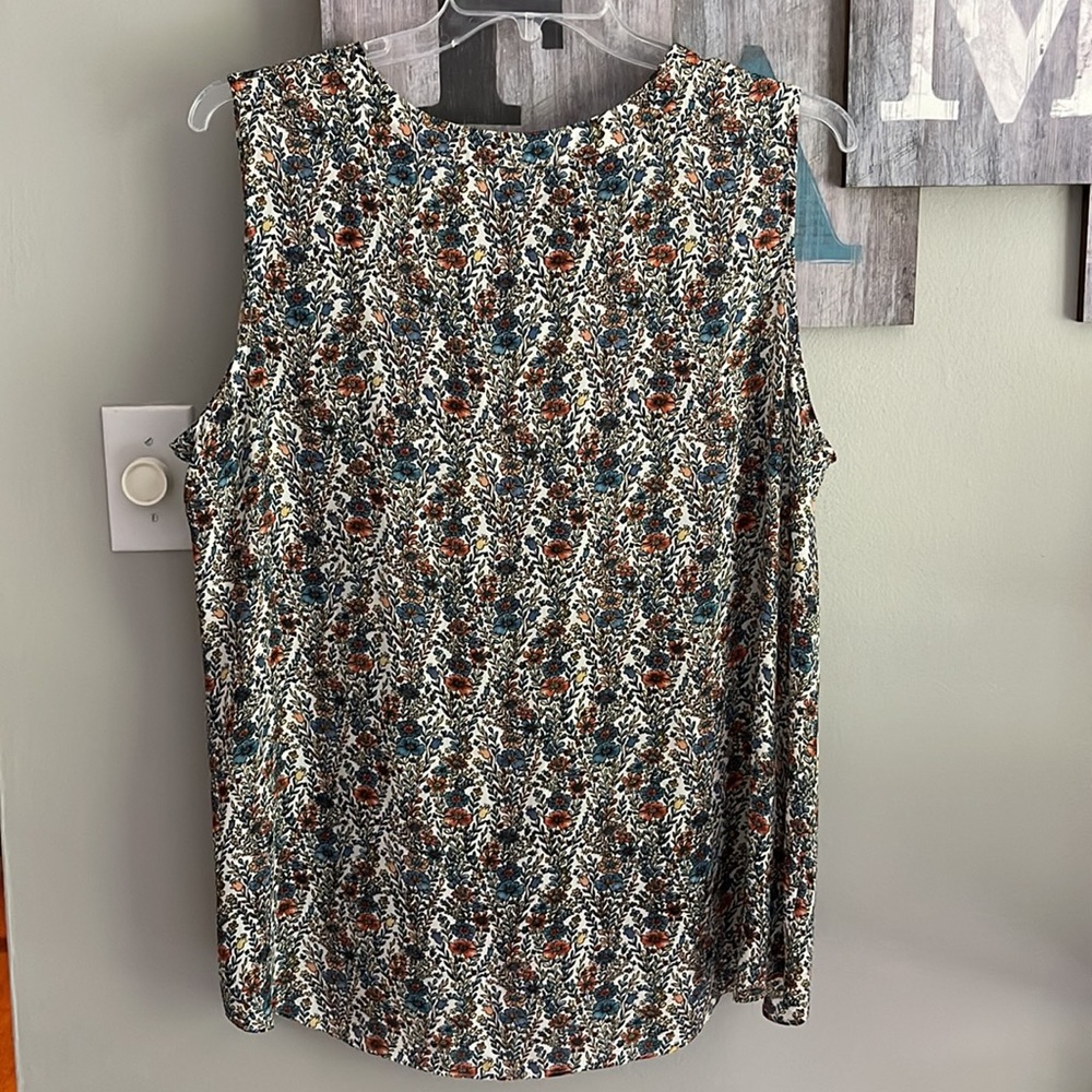 Floral Tank - Picture 5 of 5